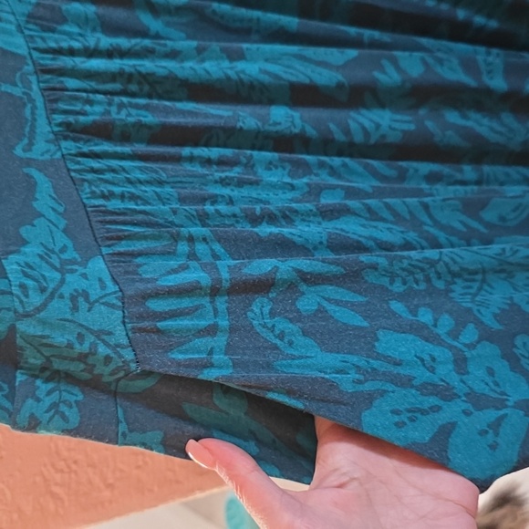 🌴 Torrid Green Tropic Print Tiered Maxi Dress – Size 4 (26) - Picture 5 of 10